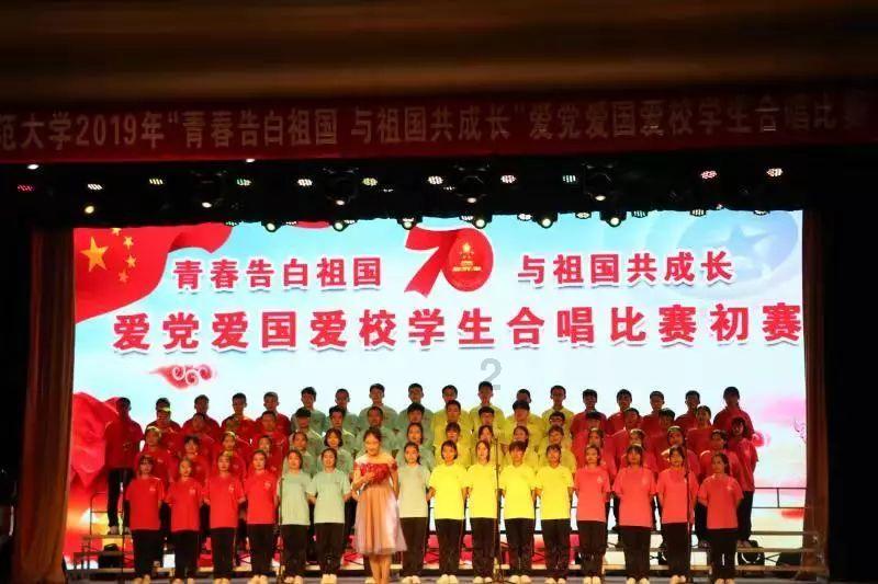 大学生放假前宿舍花式贴春联,学生:希望日子像蜜一样